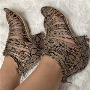Rampage snakeskin print sandals